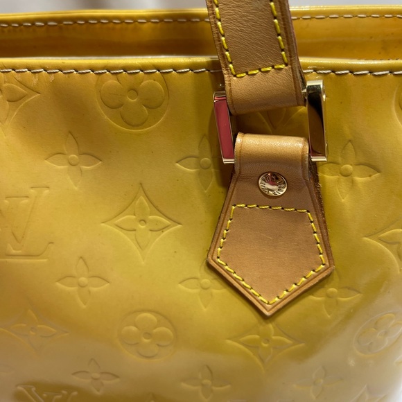 Louis Vuitton Houston in Vernis Yellow comes with dust bag. - Picture 2 of 11